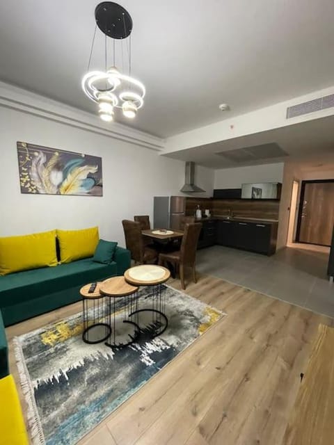 TV and multimedia, Kitchen or kitchenette, Living room, Seating area, Dining area