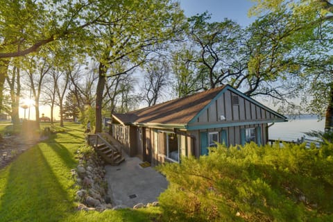 Dreamy Lake Poinsett Cabin with Deck, Dock and Views! Cabin in South Dakota