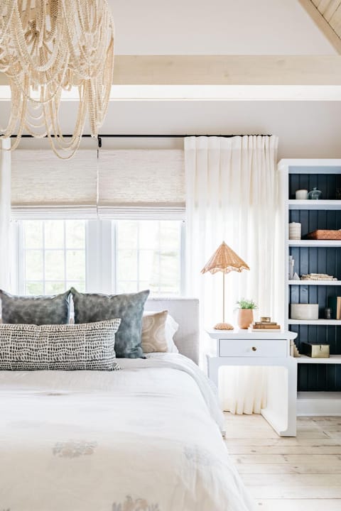 Leo Cottage by Juniper Holiday + Home House in Chikaming Township