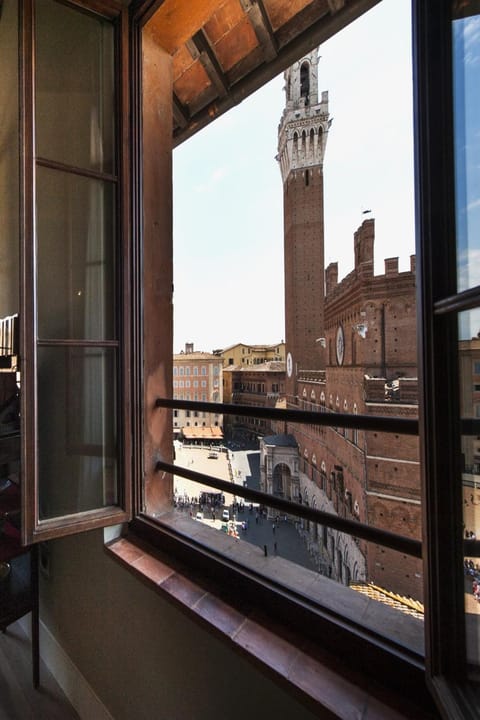 Day, View (from property/room), City view