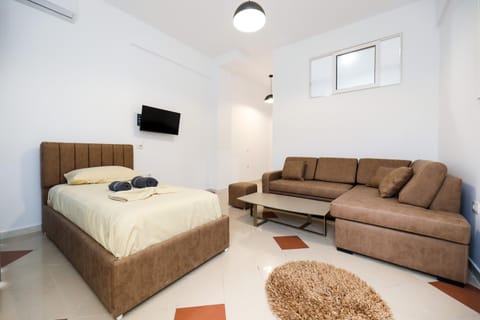 TV and multimedia, Living room, Photo of the whole room, Bedroom