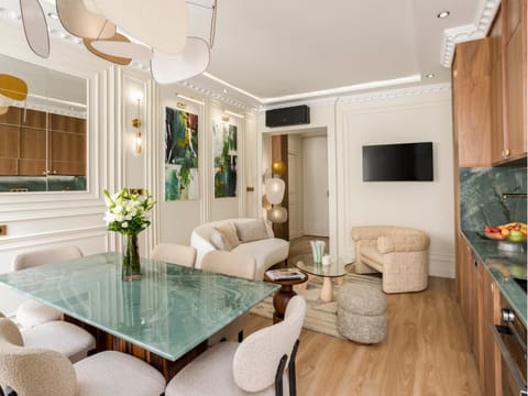 TV and multimedia, Kitchen or kitchenette, Living room, Dining area