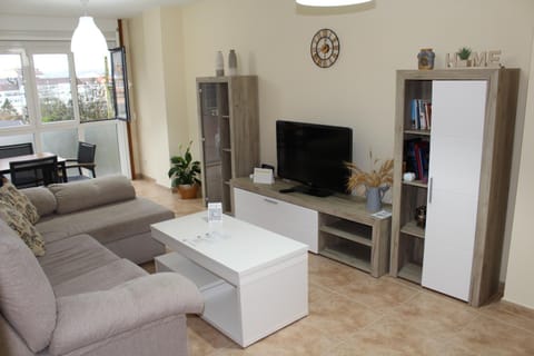 Communal lounge/ TV room, Game Room, Game Room, TV and multimedia, Living room, Lounge or bar, Seating area, Dining area, Evening entertainment, Meeting/conference room, Entertainment, internet, internet, internet