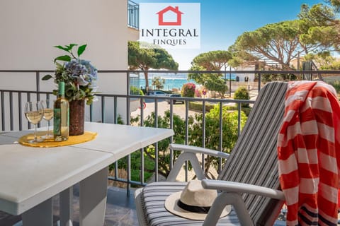 Day, Natural landscape, View (from property/room), Balcony/Terrace, Sea view, sunbed