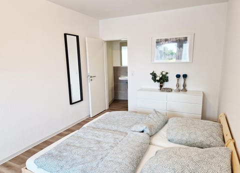 Bed, Living room, Photo of the whole room, Bedroom