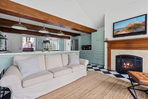 Rabbit Run by Juniper Holiday + Home House in Sawyer