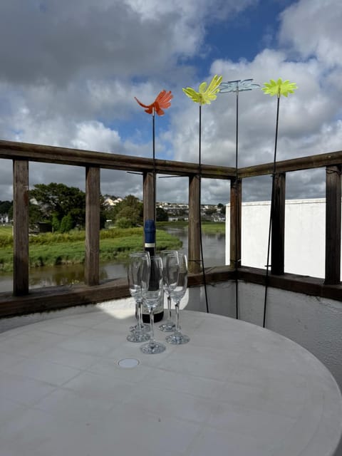 View (from property/room), Balcony/Terrace, River view