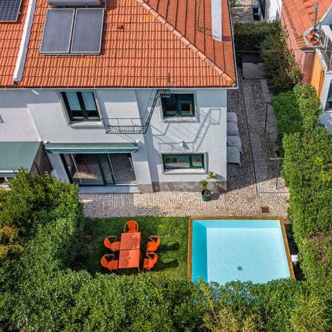 Property building, Garden, Swimming pool