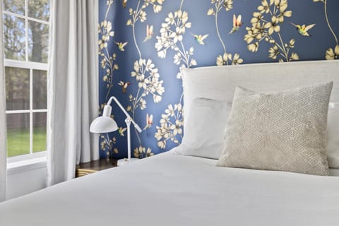 The Birdcage by Juniper Holiday + Home House in Douglas