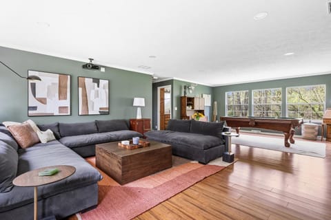 The Birdcage by Juniper Holiday + Home House in Douglas