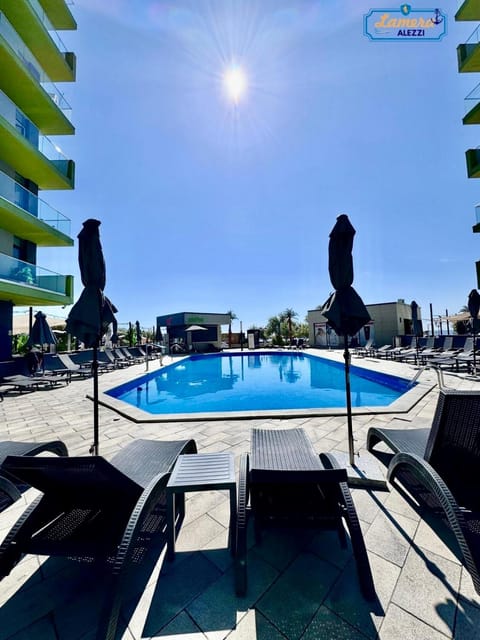 Pool view, Swimming pool, sunbed