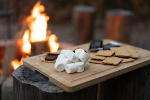 Frontier Cabin by Twin Beds Vacation Homes Cabin in Coram
