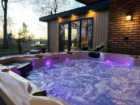 Natural landscape, Garden, Garden, Hot Tub, View (from property/room), Spa and wellness centre/facilities