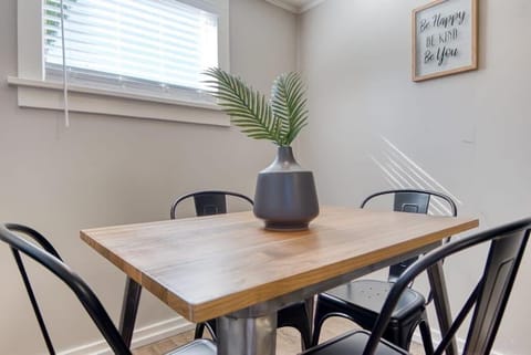 #StayInMyDistrict HeritageHouse 2Bedroom Apartment Apartment in Coos Bay