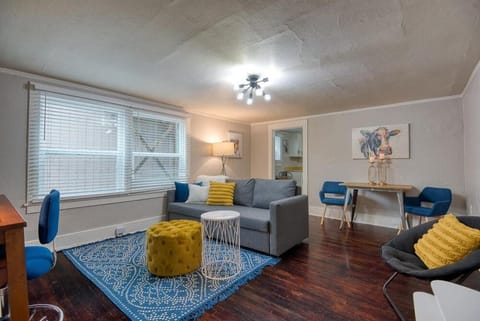 #StayinMyDistrict Heritage House Pet Friendly Apartment Apartment in Coos Bay