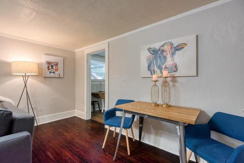 #StayinMyDistrict Heritage House Pet Friendly Apartment Apartment in Coos Bay