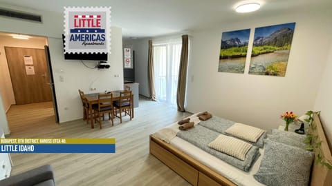 TV and multimedia, Balcony/Terrace, Living room, Photo of the whole room, Seating area, Dining area, Bedroom, air conditioner