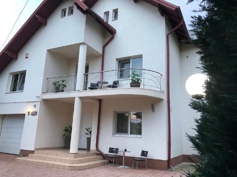 Property building, View (from property/room), Balcony/Terrace, Inner courtyard view, Parking