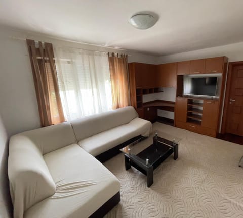 Communal lounge/ TV room, Living room, Photo of the whole room, Seating area, Evening entertainment