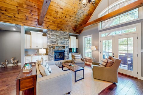 Water's Edge Holmstead House in Lake Lure