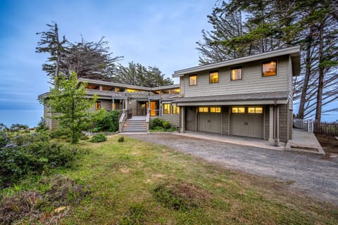 Oceanfront Dream Hideaway and Retreat House in Gualala