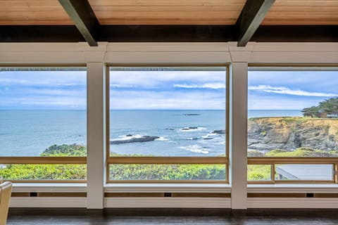 Oceanfront Dream Hideaway and Retreat House in Gualala