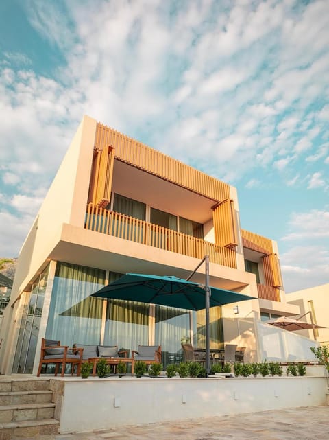 Property building, Day