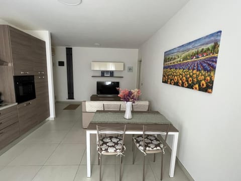 TV and multimedia, Dining area, oven