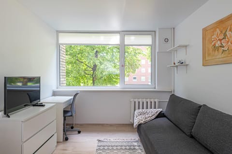 Bed, TV and multimedia, Living room, Seating area, Bedroom