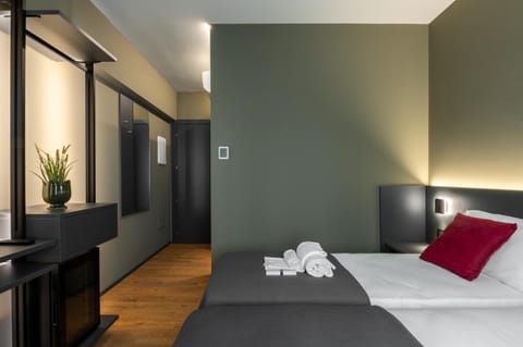 Bed, Photo of the whole room, Bedroom, towels