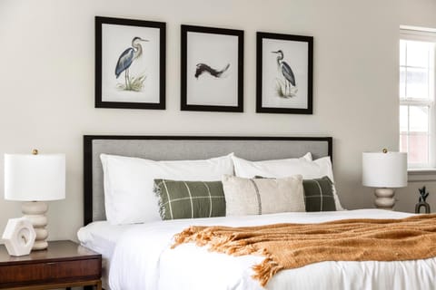 Modern Elegance - Pool Table - Walkable Area House in Stapleton