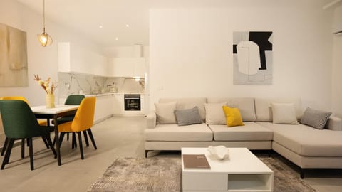Kitchen or kitchenette, Seating area, Dining area