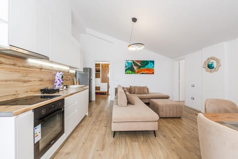 TV and multimedia, Kitchen or kitchenette, Living room, Seating area, Dining area, minibar, oven
