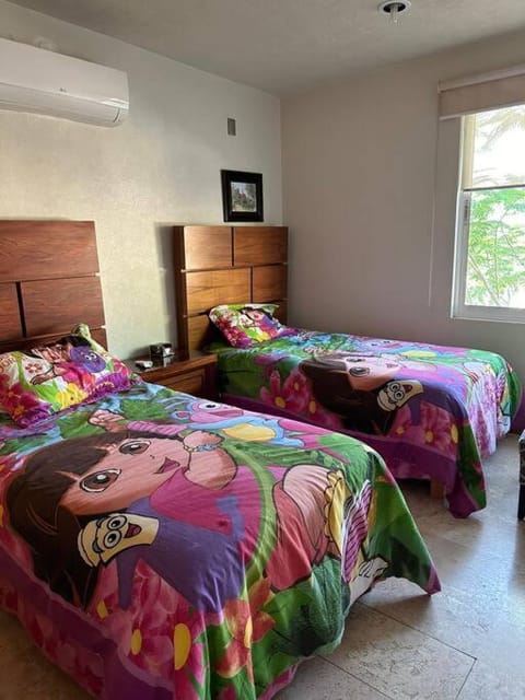 Residencial Quinta las Acacias, Santa Fe, Juriquilla House in State of Querétaro