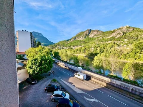 Studio 105 - Calme & Tout Equipé avec Parking Gratuit Apartment in Grenoble