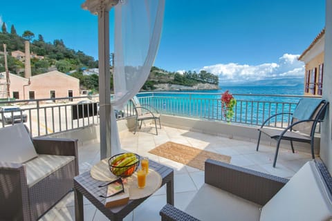 Natural landscape, Balcony/Terrace, Beach, Mountain view, Sea view, sunbed