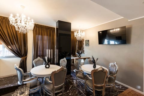 Communal lounge/ TV room