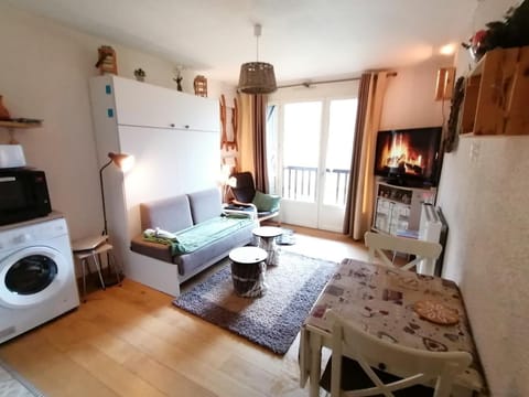 TV and multimedia, Kitchen or kitchenette, Living room, washing machine
