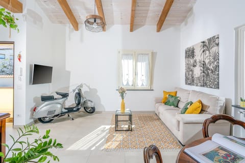 Living room, Seating area, Evening entertainment