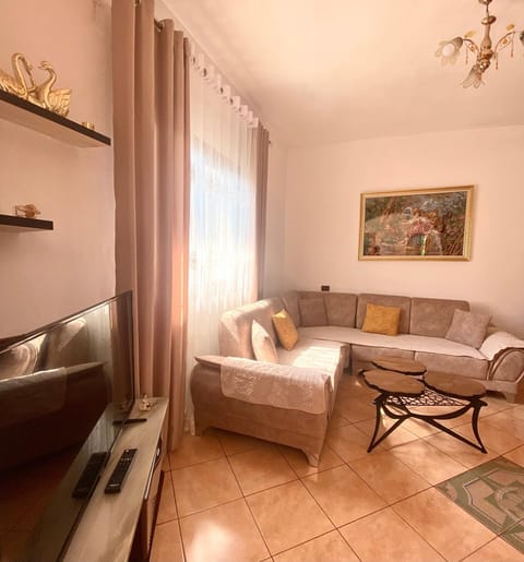 TV and multimedia, Living room, Photo of the whole room, Seating area