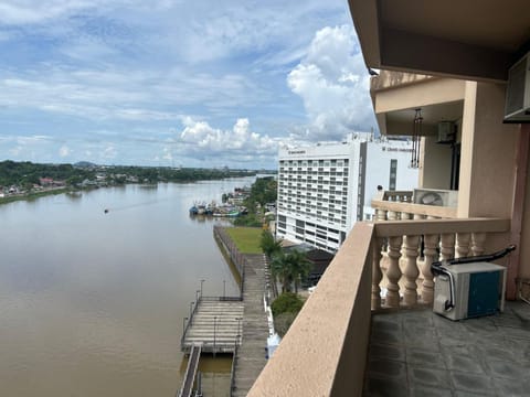 Balcony/Terrace, City view, River view