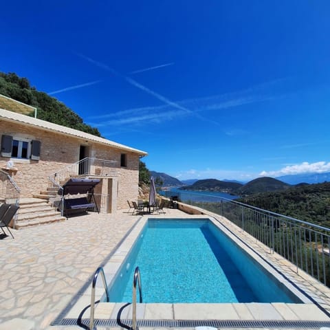 Day, Natural landscape, Mountain view, Pool view, Swimming pool, sunbed