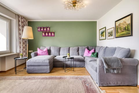 Communal lounge/ TV room, Living room, Seating area