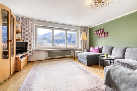 Communal lounge/ TV room, TV and multimedia, Living room, Floor plan, Evening entertainment