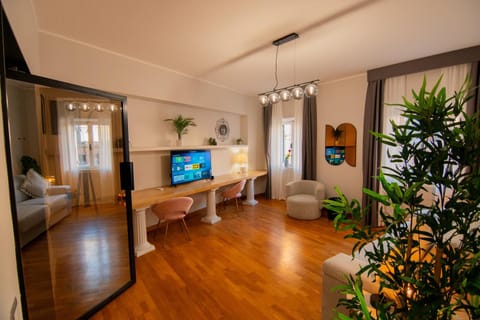 Communal lounge/ TV room, Living room, Seating area