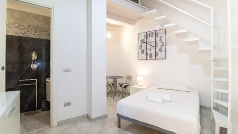 Bed, Bathroom, Photo of the whole room, Bedroom, towels