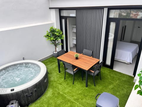 Patio, Restaurant/places to eat, Off site, Natural landscape, Activities, BBQ facilities, Hot Tub, View (from property/room), Balcony/Terrace, Photo of the whole room, Decorative detail, Seating area, Dining area, Hiking, Animals, Animals, Animals, Bedroom, Pets, Pets, Pets, Landmark view, Mountain view, Sea view, Area and facilities, Location, dishwasher, fireplace, furniture, heating, internet, pet friendly, pet friendly, sunbed, towels, washing machine, dryer, air conditioner