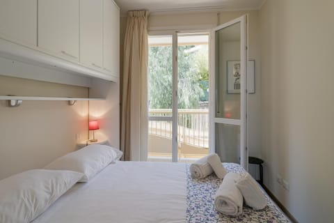 Moonstone Home - Seaview, Parking, WiFi Apartment in Vallecrosia