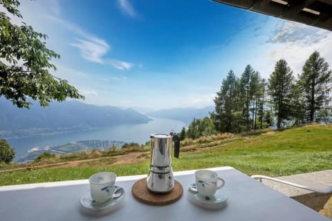 Oasi di pace vista lago-Cardada-Locarno Chalet in Locarno