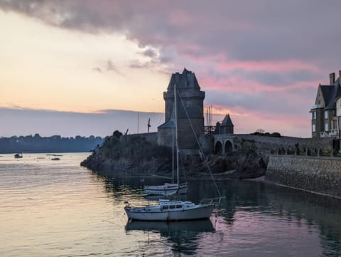 Appartement lumineux et calme proche mer a pieds Apartment in St-Malo